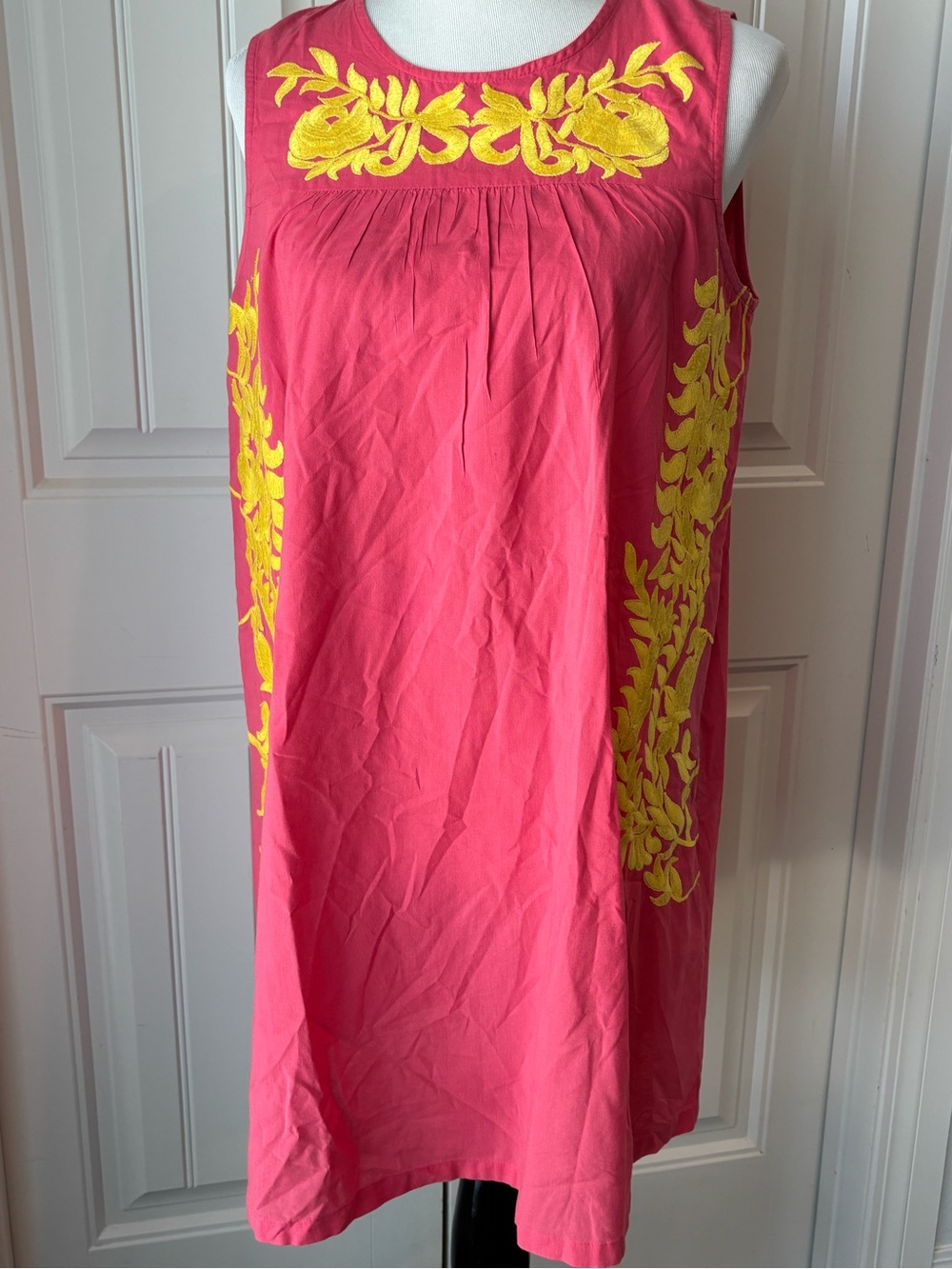 Sister Mary Coral Pink Floral Embroidered Sleeveless Shift Dress Size Small